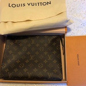 Louis Vuitton Toiletry 26